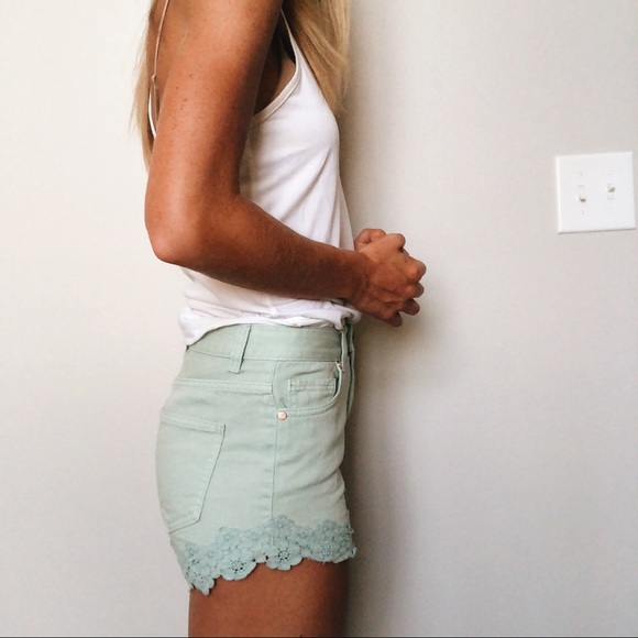 SOLD Lace detailed shorts - Picture 3 of 4